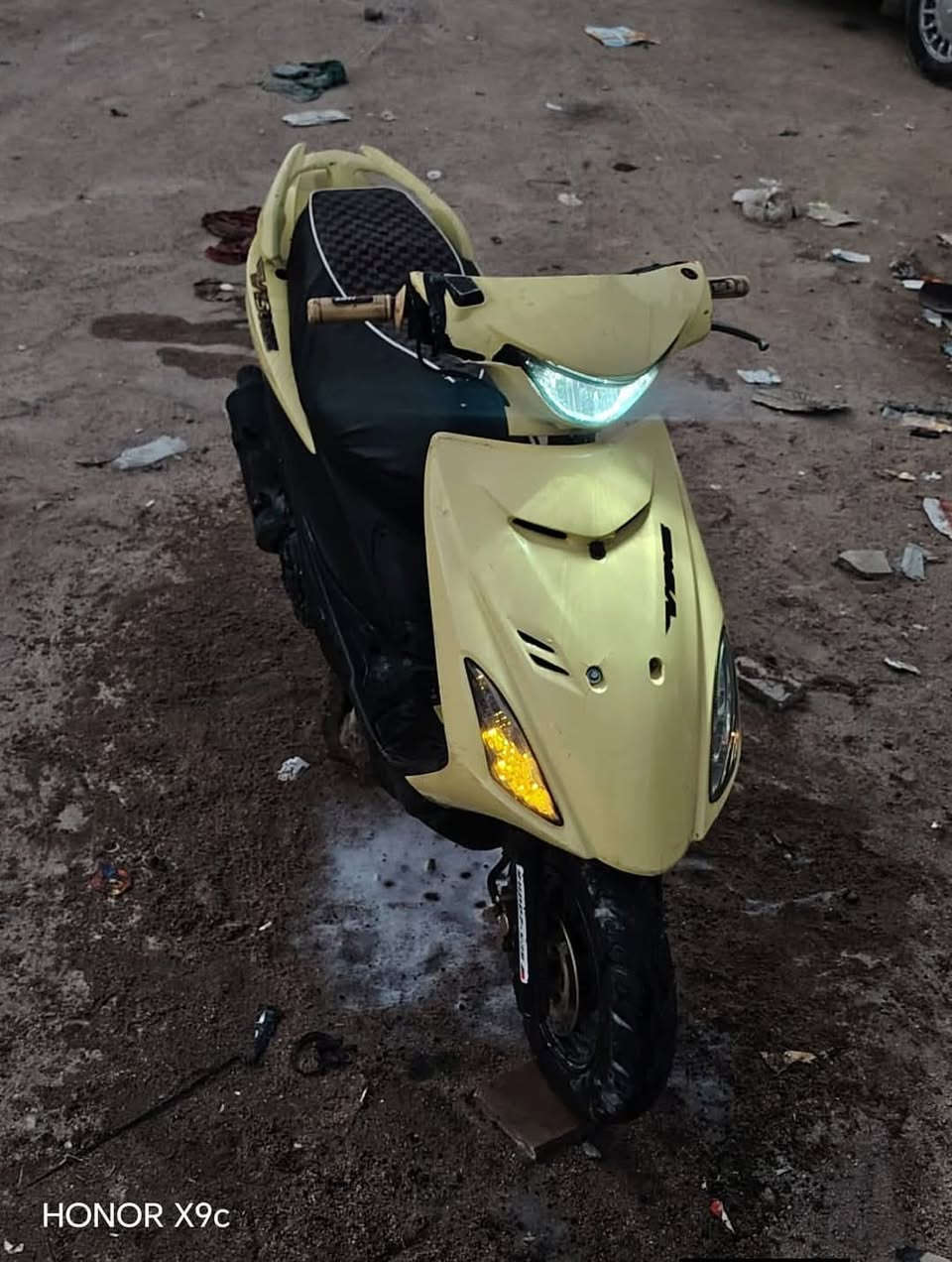 السلام عليكم دراجه ادرس البيع شوفت عينك الداجه بيهه اكلجات ابيعلك كوم حديد السعر 175وبيه مجال الطيبين المكان البصره الزبير الاتصال ***********
