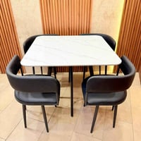 ميز طعام • ٤ كراسي • سطح رخام ٩٠×٩٠