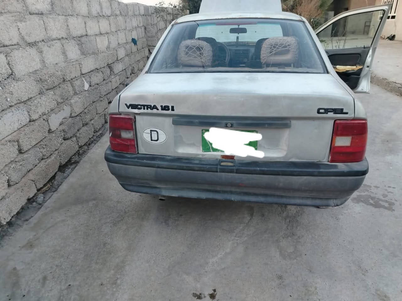 السلام عليكم ورحمة الله وبركاته سياره فيكترا للبيع كما موضح في الصوره سنويه أخضر حجم ١٦ شرط كير ومحرك بشرط السعر ٢٥ ورقة وبيه مجال للشراي للاستفسار(***********)
