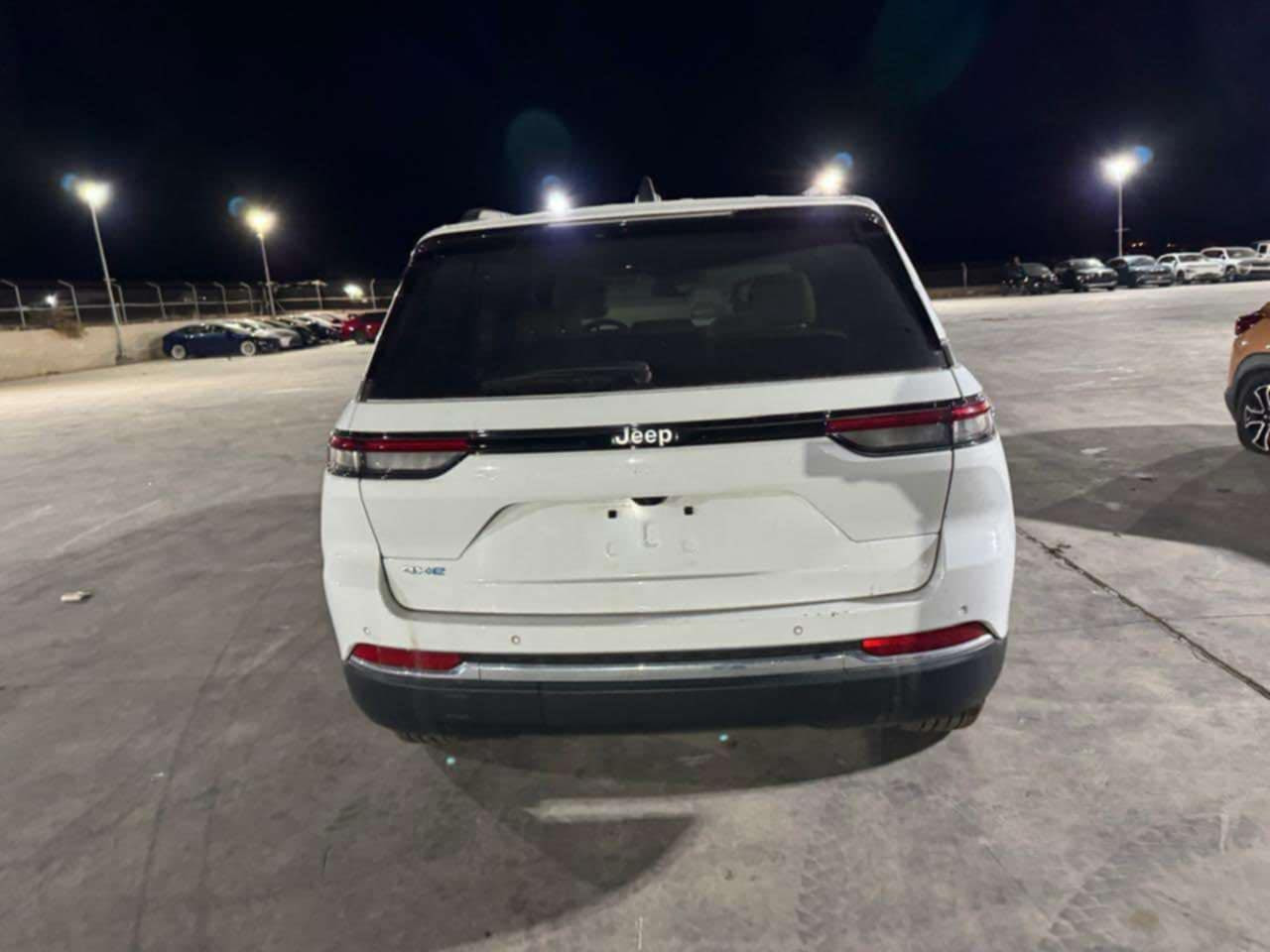 جيب كراند شيروكي هايبرد بلك ان 2024 للبيع
جيب كراند شيروكي بلگ ان هايبرد 4xe وارد امريكي
كلين تايتل مكفوله كفاله عامه وسونارها موجود بالصور رقم بغداد داخل بيجي فول مواصفات
فتحه بانورما 
كير ماوس 
كشنات اماميه تدفئه
ستيرن تدفئه
رادر مانع اصطدام تثبيت سرعه حساسات خلفيه وبقيه مواصفات الجيب معروفه السياره ماشيه 34 الف ميل
السياره سعرها ٣٦٣ وبيها مجال بسيط 
للاستفسار : ***********
