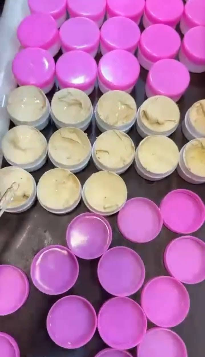 عرض 😍 لمدة اسبوع خلطه تجنن والنتيجه من أول استخدام وشرط إذا متسويج گيمر مرجوعه 
شرط 
1- مبيضه من 1 الى 7 درجات 
2- مرطبه للبشره الجافه واتضيفلج حيوان لبشرتج ولمعه 
3- معالجه للكلف والتصبغات 
4 - مورده ومصفيه للبشره 
راح تلاحظين فرق من أول يوم 😍😍😍 
لكنه جدا ومواد مشتحدرات تجميليه مرخصه وامنه جدا جدا 
ومفعول 100%
والسعر مع صابونه 10 بلاشششش عرض لمدة اسبوع 
صالون حور العين _ ركن الاميرات 
عنوان كربلاء _ شارع بغداد عامود 102 
صالون حور العين 
وعنوانه ضمانه 
الحجز خاص


**إذا كنت صاحب هذا الإعلان وتريد حذفه لأي سبب، رجاءا أرسل رسالة إلى الدعم الفني**
