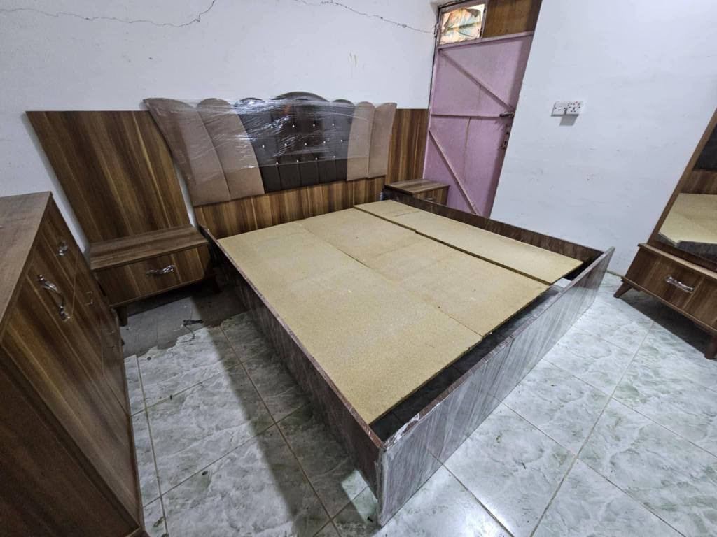 غرفه النوم للبيع اخو الجديد شرط النظافه غرفه كامل 9  قطع حلوه درجه اولى سعرها مناسب خاص اي استفسار لراس الصفحه او يخابر على رقم*********** كركوك, العراق
