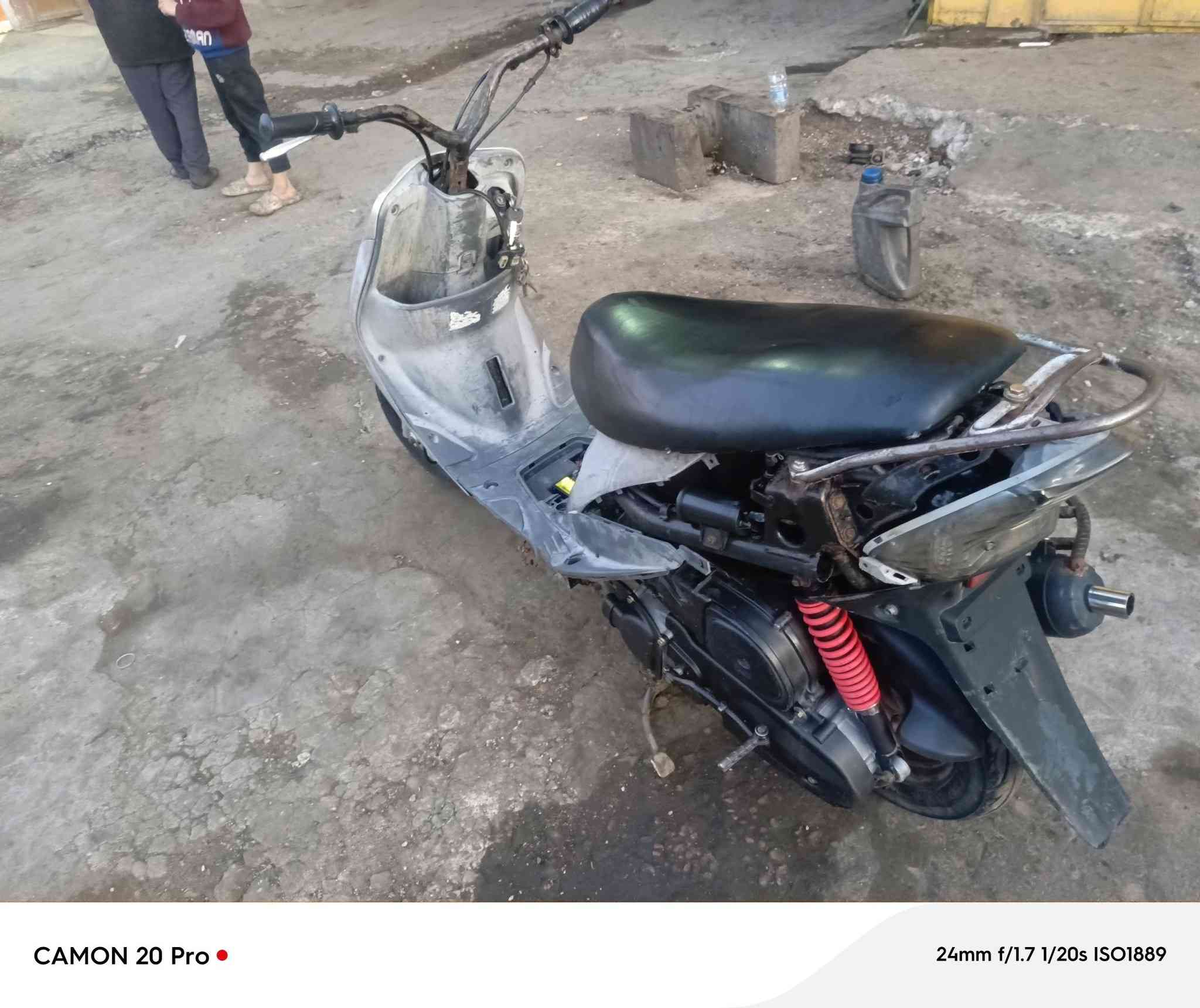 السلام عليكم شباب للبيع ماكينه 55 دراجه حلوه كفراته كامله وكان بغداد سعر 350 رقم الهاتف ***********
