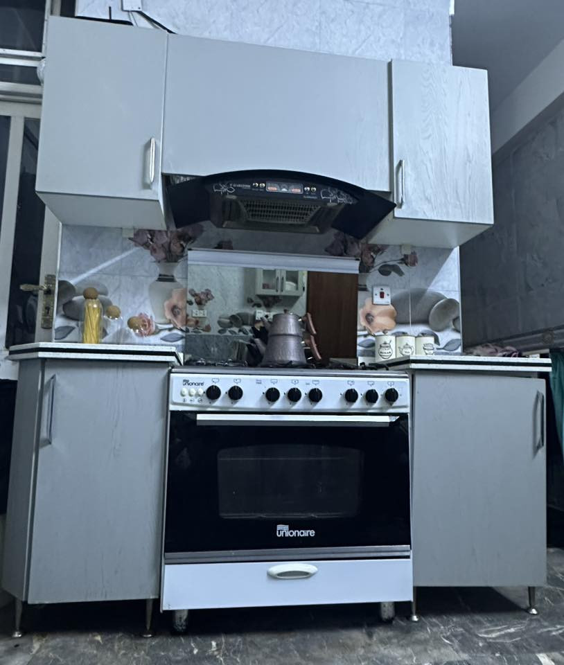 السلام عليكم
كاونترات مطبخ للبيع بسعر مناسب 
بحاله ممتازه 
الخشب HDF
المرمر كوارتز ايطالي
طول الكونتر مع السنك 
3.10 م
ملحق الطباخ 1,85م
البارتشن ( الميز ) 1.35 م
للتواصل متوفر وتساب
***********
