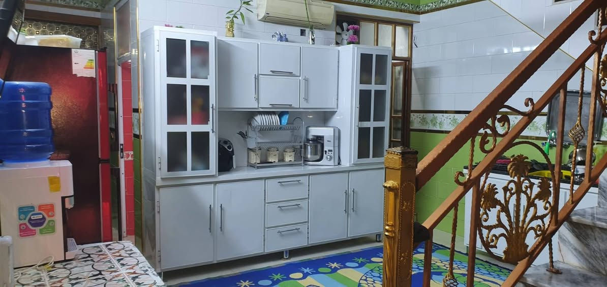 السلام عليكم بيت للبيع الشعب الزراعية خلف حسينية الثقلين المساحة 100
يحتوي على اربع غرف  استقبال  حولي مطبخ 
مدخلين   استفسار  ***********
