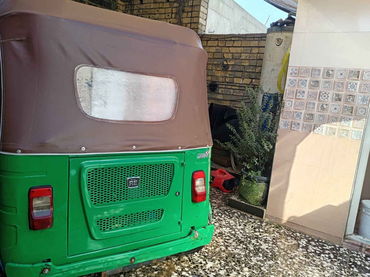 السلام عليكم تكتك البيع خضره 💚💚22شهر 11ام الكنرمرقم مستلم سنويه فقط المكان البلديات شريط نظافتهه كدام عينك المحرك مكفول مابيهه بس هاي طخه مضحه بصوره السعر 8ملاين و800وبيهه مجال كلش بصيط رقم الهاتف ***********
