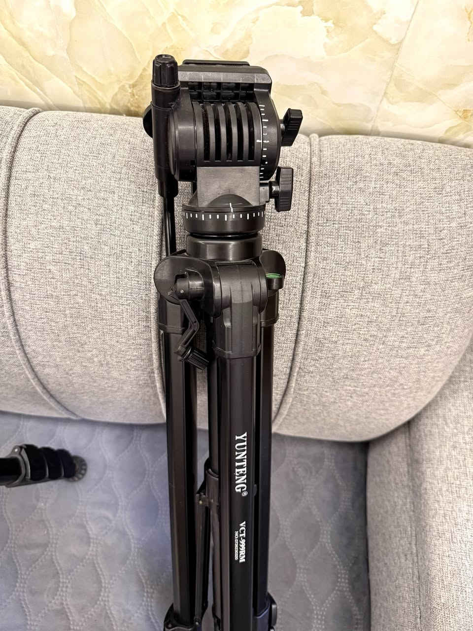 السلام عليكم شباب.. متوفر استاندات تصوير (Tripods) مستعملة للبيع 📸
العدد المتوفر: 6 استاندات.
النظافة: ممتازة جداً، تتراوح بين 85% إلى 90% (نظيفة وأخت الجديد).
الماركة: YUNTENG (معروفة بالثبات والقوة).
السعر: 60 ألف دينار عراقي للاستاند الواحد.
📌 الاستاندات قوية، ثابتة، وتتحمل كاميرات ومعدات ثقيلة، ومثالية للشغل الاحترافي وصناع المحتوى.
للتواصل والاستفسار: [***********] 📥
