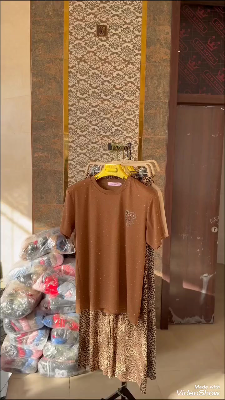 ✨  تراك نسائي نمري   ✨ ستراس
   الخامه فانيله مقلم 😍 
 ( 3 الوان ) 
قياسات  ( , Xl , XXl ) 

حواء للشالات والذهب البرازيلي 
أم الخيل قرب مرطبات جيلاتو 💥


**إذا كنت صاحب هذا الإعلان وتريد حذفه لأي سبب، رجاءا أرسل رسالة إلى الدعم الفني**