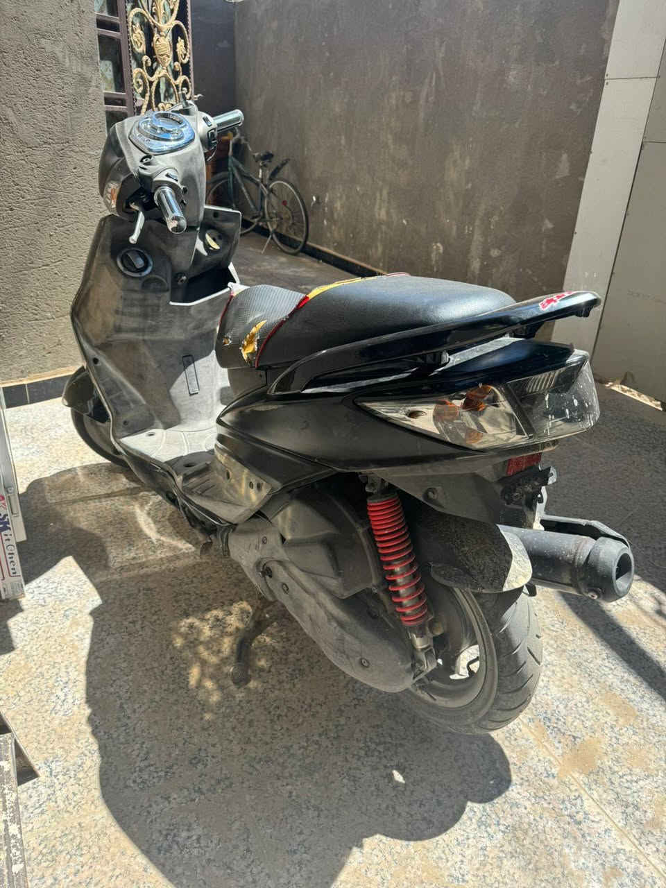 سلام عليكم دراجه البيع مكاني ميسان حي شهداء سعر 950وبيه مجال  تصال عله رقم             ‎0774 417 7477
