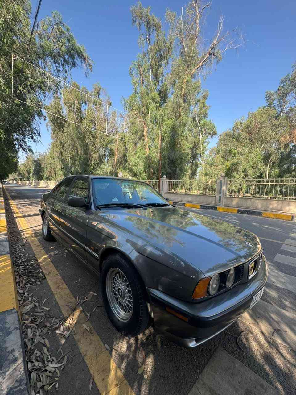 سلام عليكم
الحلال للبيع
سيارة بأسمي شرط الوكاله والتحويل 
BMW 530i V8 اصل وفصل
موديل 1994 
ثمانيه سلندر ✈️ فول توماتيك 
اربع جامات كهرب +سنترلوك 
  محرك وكير جدد مال كصه تبريد ثلج ❄️ تدفئه نار🔥
صبغ عام جمالية بدون ضرر
سيارة بل واقع احلة من الصور   ومال جناي سيارة متعوب عليها
       ترايك الى مكة 🕋  
شرط ماتصرف عليها دينار فقط 
(الصدر الأمامي تعبان) والباقي                  شرط برغي ما ناقص 
     سعرها 75
***********
***********
