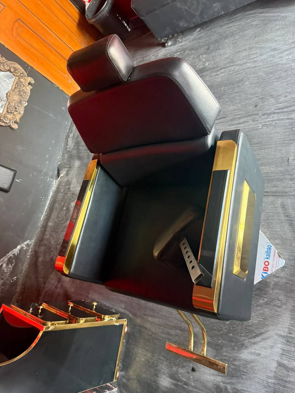 السلام عليكم كرسي حلاقه ملكي   مستخدم وميز  ابو المرايه   ممستعمله جديدة الكرسي جك عالي احسن نوعيه بلسوك بلملكي 
السعر سعر مناسب  بيهن  مجال قليل 
مكاني بغداد الوزيريه  
***********
