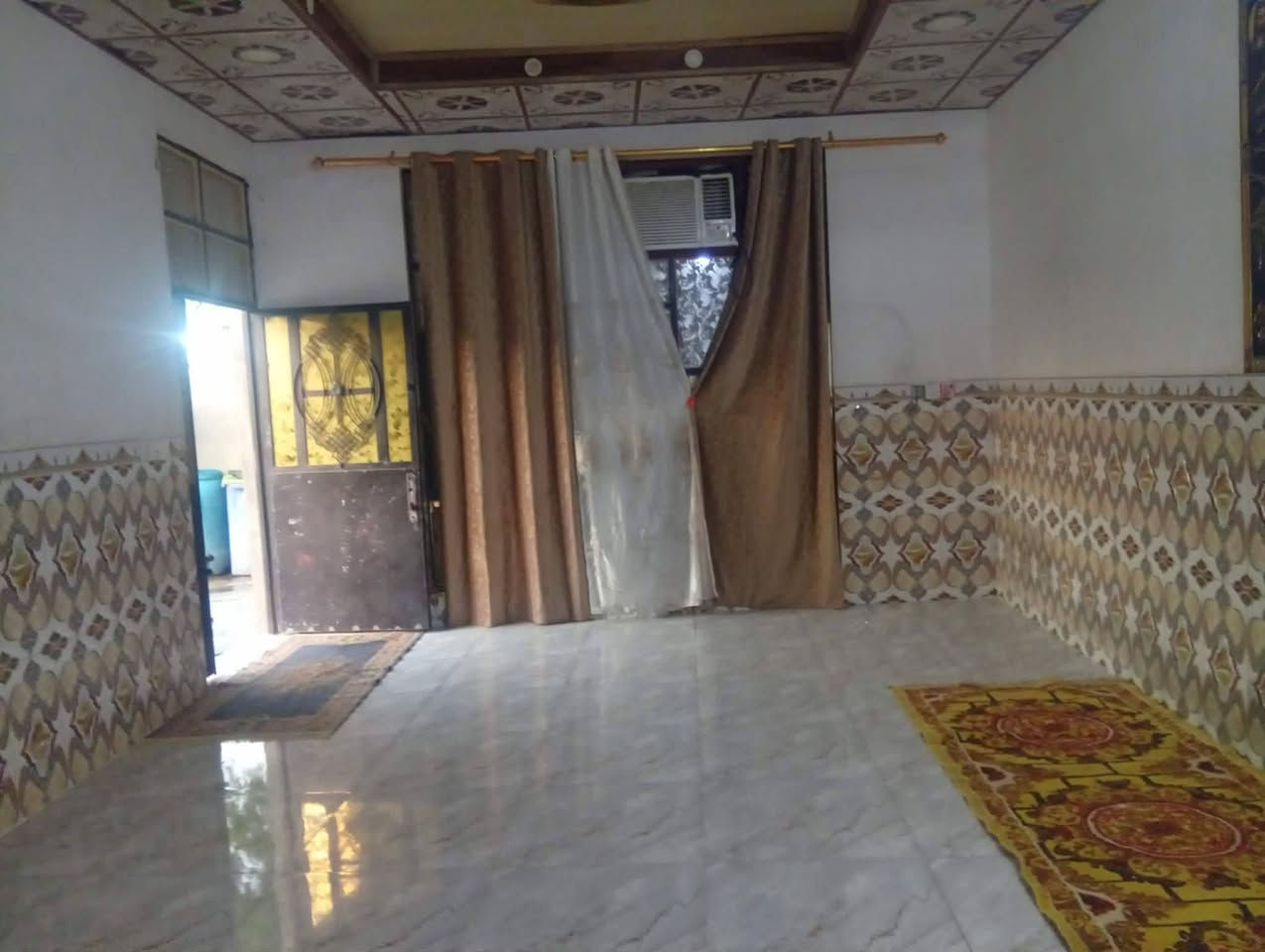 السلام عليكم (بيت للبيع)المساحة 210متر
21 في 10

يحتوي 2 غرف نوم

استقبال 

وصالة 

وصحيات 

موقع البيت خلف مطعم جواد بدوانم  حي المصطفى 

السعر 60مليون قابل للتفاوض 

التواصل مع صاحب الدار(‏‪0780 684 0839‬‏)
