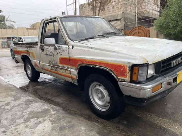 البيع بيكم تيوتا موديل 1988
كير مكينه تمام شواصي دواخل نضيفه 
سياره بلاديه مكفوله ضربه مكان بغداد 
السعر ٣٣وبيه مجال رقمي ***********/***********
