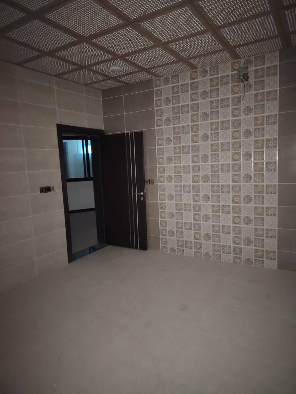 بيت للبيع في مجمع النخيل غير مسكون 
طابق واحد غرفتين نوم واستقبال وصالة ومطبخ وصحيات وكراج سياره
رقم البلوك ٢٩
المساحه ٢٠٠ متر
السعر ١٩٠  مليون مع المجال
علما أن البيت على المصرف العقاري ومبلغ القرص ٨٥ مليون من ضمن سعر البيع  
الاستفسار الاتصال على الارقام التاليه
***********
***********
او زيارة مكتبنا على العنوان التالي 
الشارع الفاصل بين الإسكان والاشتراكي مقابل دكتور منتظر الخرسان 
مكتب حسين السياب
https://www.facebook.com/profile.php?id=100064145764847&mibextid=ZbWKwL
#مجمع #النخيل
#النداء
#المصرف #العقاري
#عقارات #للبيع
#مجمعات
