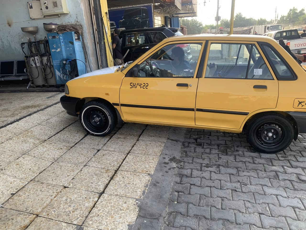 سلام عليكم سايبه مديل 12 السياره مكفوله من ضربه كير زبد يخبل ول سياره بسمي مكينه بيه تبخير بس قليل كلش حداديه جديد  وترايك وين ميعجبك سعره 30وبيه مجال قليل مكاني كربلاء حي نصر ***********
