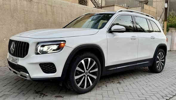 السلام عليكم متوفر بيع او مراوس مرسيدس GLB 250 موديل 2022 فول مواصفات محرك 4 سلندر 2000 تيربو 7 راكب نوراما كامرات محيطية مقاعد جلد دخول ذكي سمارت تحكم سيارة بالبصمة ابواب صندوق بنوراما انارة داخلية متغير 64 لون داخلي( سيارة وارد امريكي صبغ جاملغ وبنيد 
ترقيم جديد رقم اربيل بسمي مكانها بغداد 
***********
