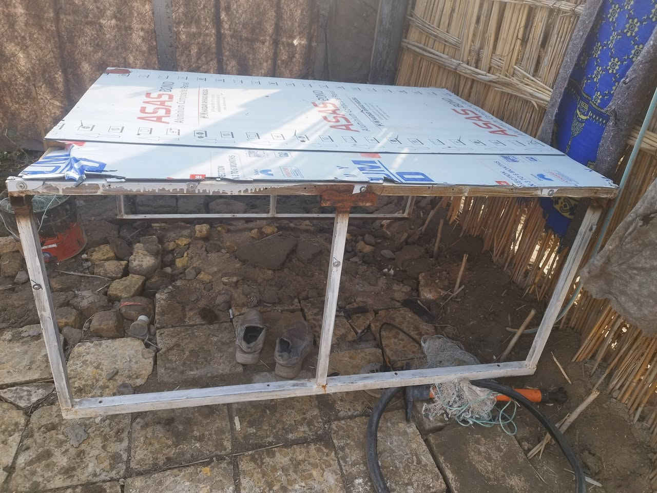 سقيفه ستوته للبيع سعر 30الف كامله مكان كرمه بني سعيد اتصال فقط***********
