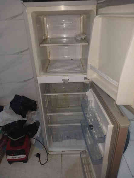 غراض للبيع الزبير الصحفيين الثان مكلف بلنشر تصال هاذا الرقم صاحبهن  ‏‪0772 682 1810‬‏‏
