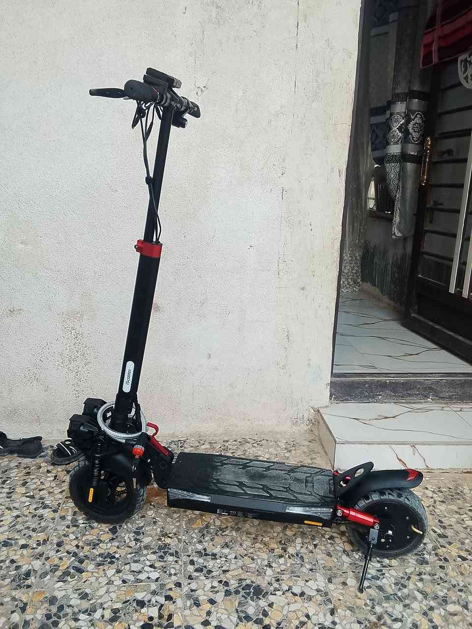 سكوتر شحن اوربي. جديد بلكارتون.  لوك.  شرط ما ماشي مواصفات. اوربي. شرط برغي ما مفتوح بي  تايرات جبلي نضيف جدا.   يقطع الشحنه الوحده مسافه 50 كيلو ***********
