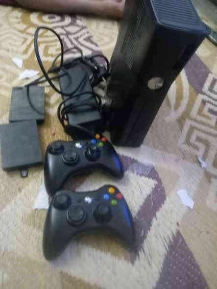 السلام عليكم شباب اكس بوكس الله شاهد نضيف مابي شي يدات اصلي كامل بس شغل ولعب وياه ٣ هاردات الله شاهد هاردين اشتريتهم ب ٤٠ والعاب يخبل سعر ٩٠ الف مكاني بغداد المشتل ***********
