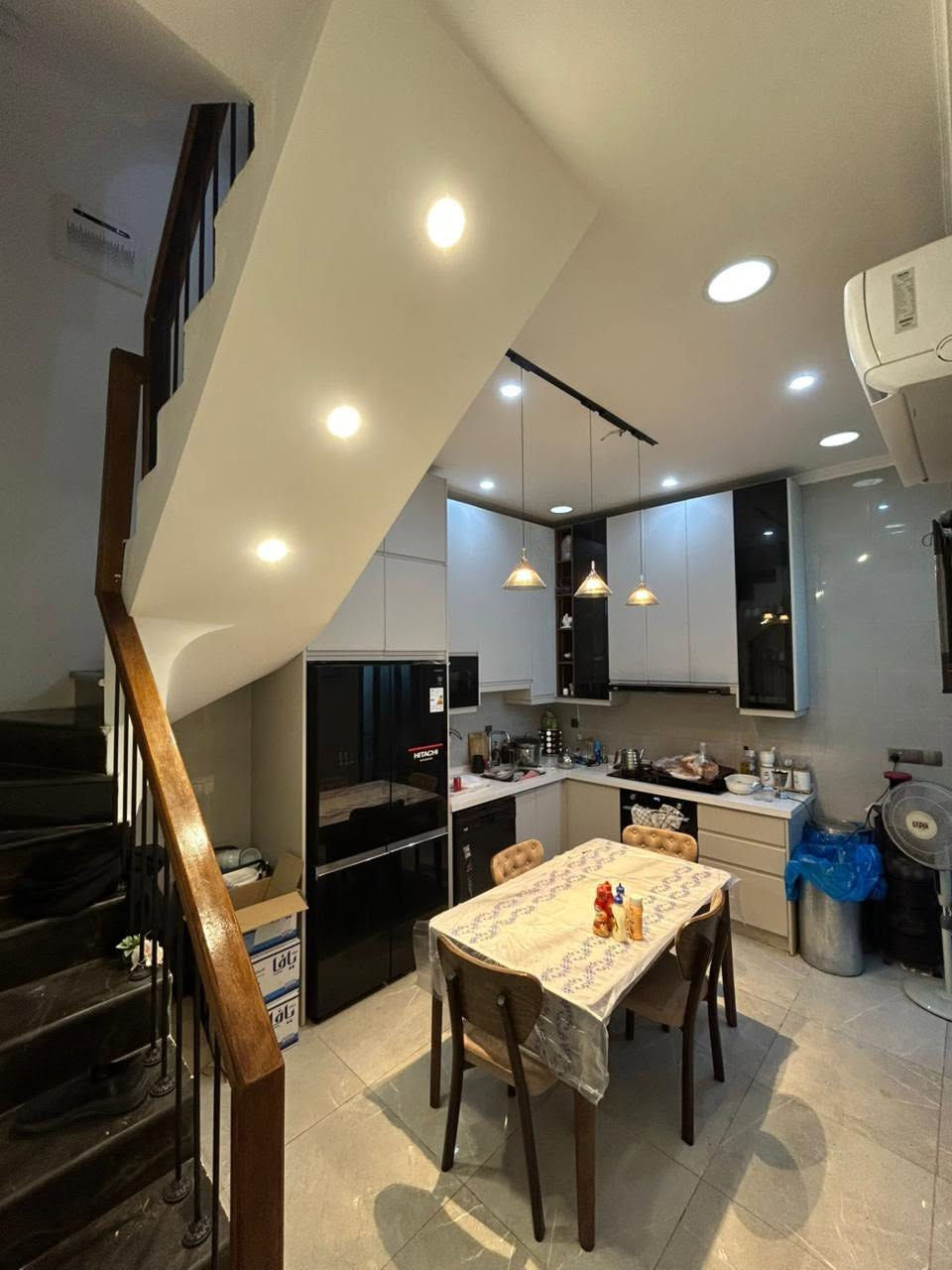 :

🏡 للبيع – بيت سكني مميز

📍 العنوان: البلديات – محلة 730 – زقاق 8
📐 المساحة: 50 متر
🏠 ركن
🏢 ثلاثة طوابق
✨ بناء حديث وتشطيب ممتاز
🌿 حديقة جانبية
✅قريب من جميع الخدمات، مناسب للسكن أو الاستثمار.

📞 للاستفسار ومعرفة السعر والتفاصيل، يرجى التواصل على الرقم: 
***********
