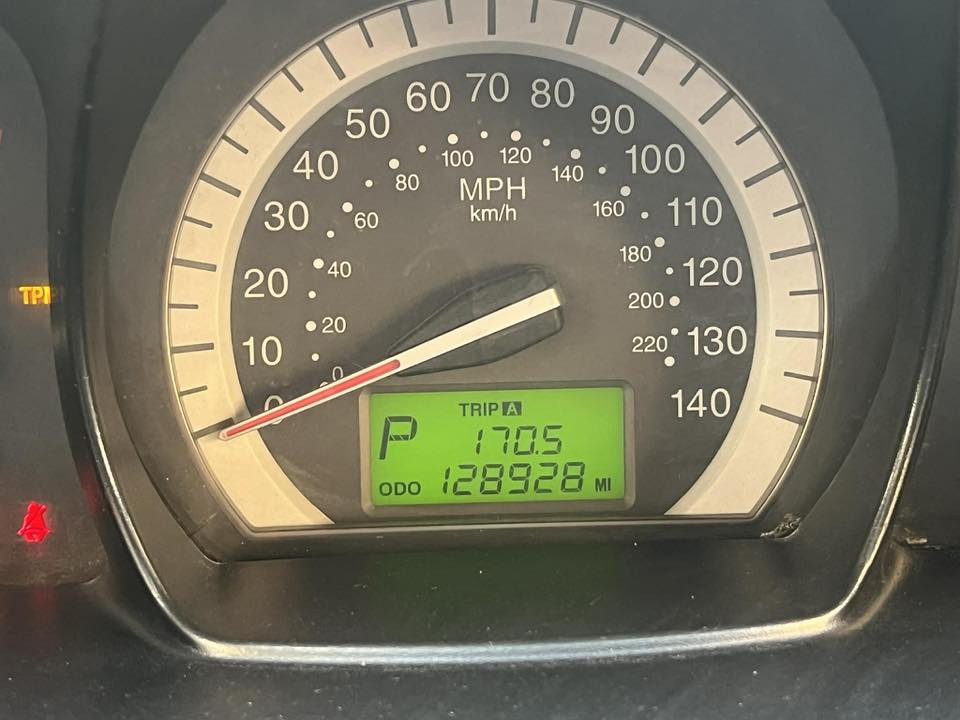 السلام عليكم 
للبيع سبكترا موديل 2007 ماشيه 120 حقيقي رقم بغداد مشروع وطني سنويه 2027 
سياره عل بلاد بدون حادث بدون تبديل بدون صبغ فقط بيه جراد 
محرك2000جديد كير جديد 
تدفئه تبريد كله بوضع شركه 
كهربائيات سياره بوضع شركه 
مسجل شاشه كامره 
دواخل سياره جديده 
السعر (77) وبيه مجال بسيط للشراي 
اي ستفسار اتصل ب*********** 
مكان سياره كربلاء الحسينيه
