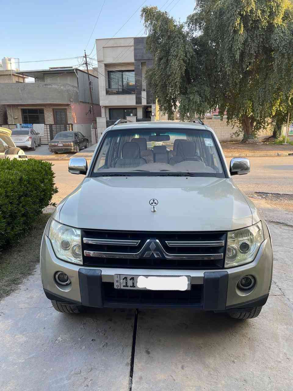 السلام عليكم اخوتي الاكارم...للبيع باجيرو موديل 2008  مواصفات ملا رقم بغداد سنويه لغاية 2029 حجم المحرك ٣٠٠٠ سي سي …وهي كالتالي وسوف أبدا بالنواقص اللي بيها …1.تحتاج الى صدر .2. الكشر به ضربة وهي واقفة بمكانها من خلال سقوط شيش بناء على حافة جهة عكس السائق بدون اي حادث ايرباك او ما شابه ذلك في مستشفى ابن الهيثم 3. بها صبغ بالجاملغ الامامي جهة السائق بدون معجون . المواصفات :  دخلت للعراق عام ٢٠٠٩ عن طريق الطبيب اللي جلبها والذي يعمل في مستشفى ابن الهيثم وانا بعده اشتريتها منه اي من عام ٢٠٠٩ لغاية الآن كانت عنده وبعدها قريب سنتين عندي .رابط بها كاميرا وشاشة من النوع الممتاز.. اي تبخير في الماكنة لايوجد. اي مشكلة في القير لا توجد. اني لاغي الدفع الرباعي علما ان جميع أدواتها موجودة عندي... حتى كتاب الاسعافات الاولية الياباني مالته موجود...مسافة المشي واضحة بالصور تبريد شغال ثلاث قطع ...السعر 103 ورقة وهي باسمي …الاتصال على رقمي *********** ...اعتذر منكم غير موجود على الفيس او السوق المفتوح وبامكانكم الاتصال على رقمي وبه واتساب ايضا...اعتذر جدا على الاطالة... اخوكم د.أحمد
