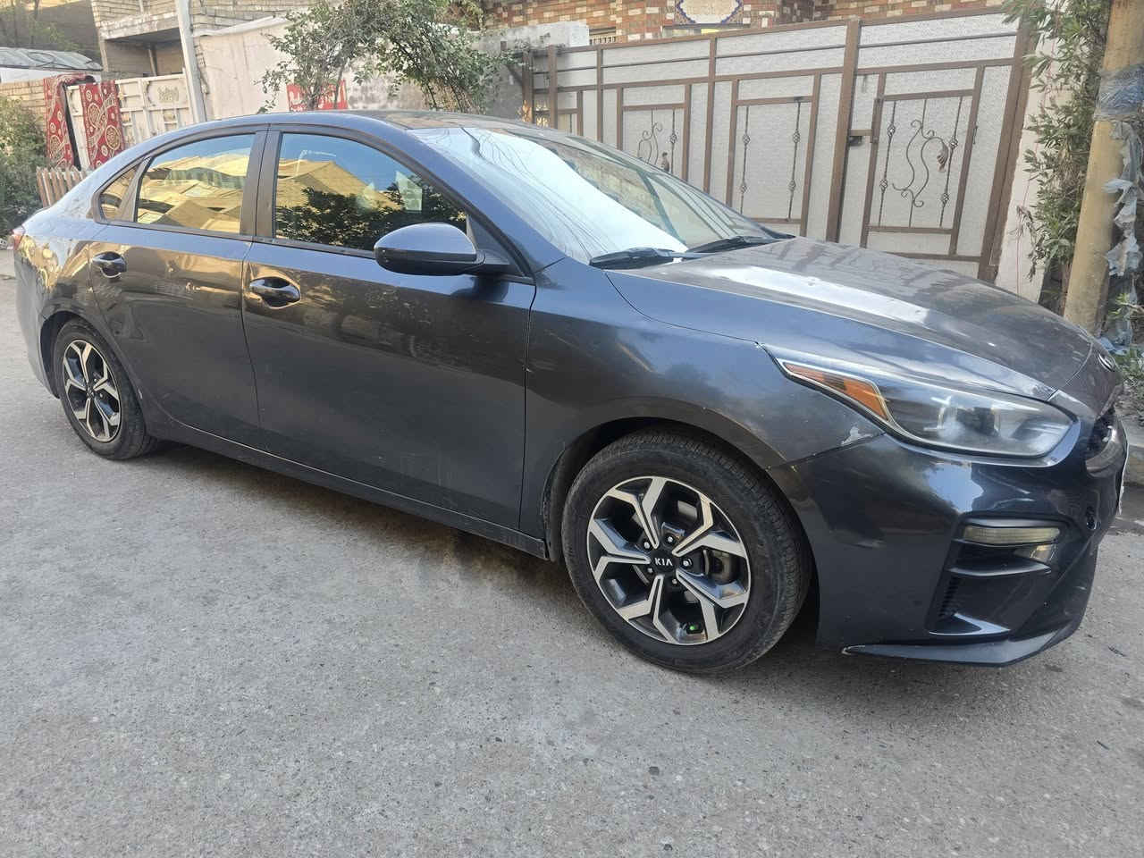 السلام عليكم
كيا فورتي 2021 أمريكي
رقمها اربيل باسمي تحويل ثاني يوم 
مكينه 2000دوش 
حادثها جاملغ وبنيد + حالوب صار بيها ببغداد
عليها منضومه مال غاز يعني اقتصاديه وماكو دوانز 
سعرها 115 وبيها مجال بسيط كلش للشراي 
ما تشتري لا تكسر بحلال العالم 🔪🙂 
مكانها بغداد / البلديات 
***********
