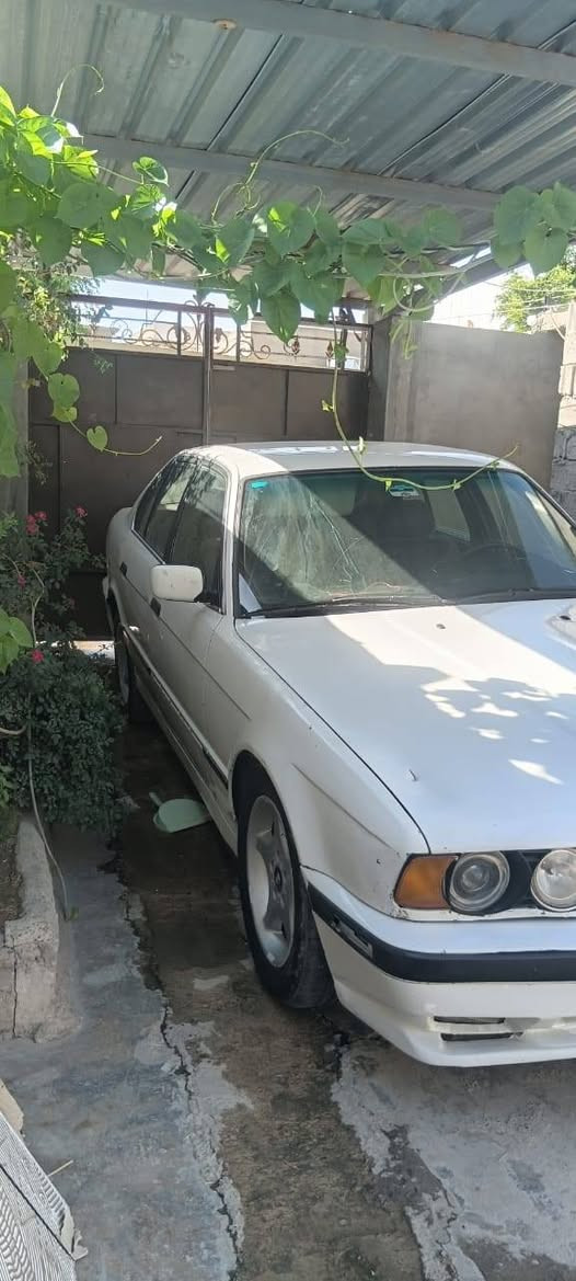 بي أم 92 للبيع السعر ٤٥ وبيها مجال تبريد شغال *********** رقم صاحب السياره
