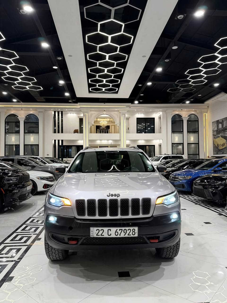 جيب شيروكي وارد امريكي موديل 2019 محرك V6 سلندر 🚀 مواصفات ترال هوم فول معده بانوراما شاشه جبيره كاميره خلفي بصمه شغال عن بعد كشنات جلد كشنات تتفيه كشنات كهربائي تبريد خلفي بريك بصمه رادار جانبيات رادار امامي حساس خلفي لايت ليد زينون ويل كروم اشاير مريات تحكم استيرن تحديد سرعه فور ويل يعني دبل اكسل بعد هوايه مواصفات بيها سياره مكفوله من اي نواقص كله بشرط ضرر كلش خفيف جملغ باب تبديل شريكه يعني سياره دعاميه لدعاميه بدون صبغ بدون شخوط بدون بقسات بدون ارباك كله بشرط سياره ماشي ٦٣ الف گير محرك بشرط سياره مرقمه رقم سنويه جديد مكان سياره إربيل شريكه ابو ظبي كارس. سعر. 143$🔥😳

*********** وتساب
***********
