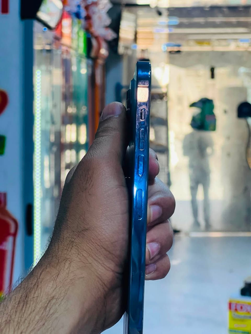 للبيع ايفون 13برو ماكس
لون بحري 

ذاكره256

بطاريه94

كلو شرط

سعر725

***********

***********
