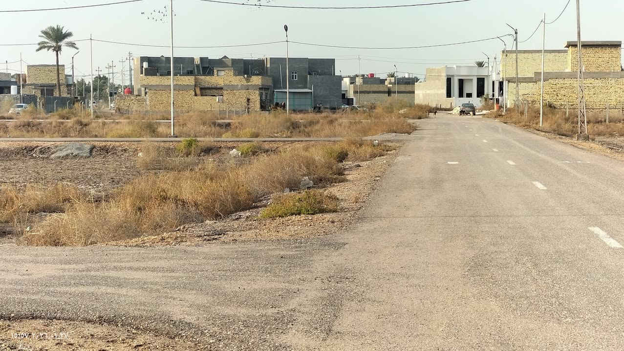 السلام عليك توجد لديه قطعه للبيع للبيع المساحه 200متر الواجهة 10ونزال 20 خدمات كامله ماء كهرباء ونادره اليليه وتبليط شوارع مركز صحي صيدليه أسواق المكان بابل حله ورديه داخل يم علي ابن الحسن المثنى تبعد عن المركز 5دقايق وعليه خط كيات تقسيم جديد وبيه بناء السعر امناسب ويوجد معمل غاز يمه الاستفسار اكثر الاتصال على الرقم *********** طابو سند 25 تحويل مباشر بسم المشتري
