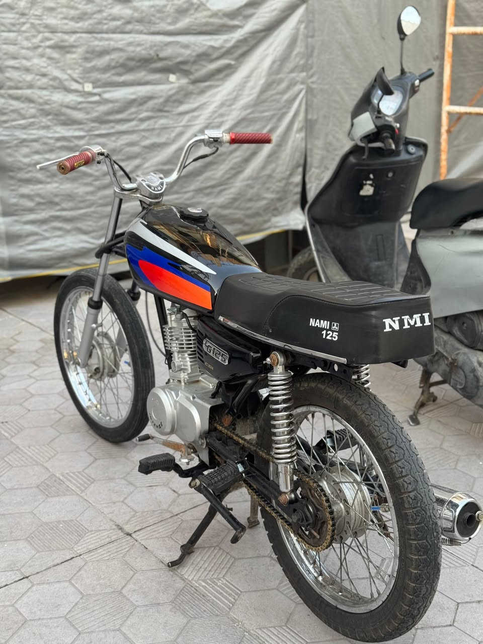 السلام عليكم 
للبيع  انتنس مامفتوحه نهضه ومعدل الدراجه موس بالمشي مامتعوبه تعمير جديد 

السعر 550 وبيها مجال للشراي
 مكلف بالنشر 
 بصره معقل : هـ ***********
