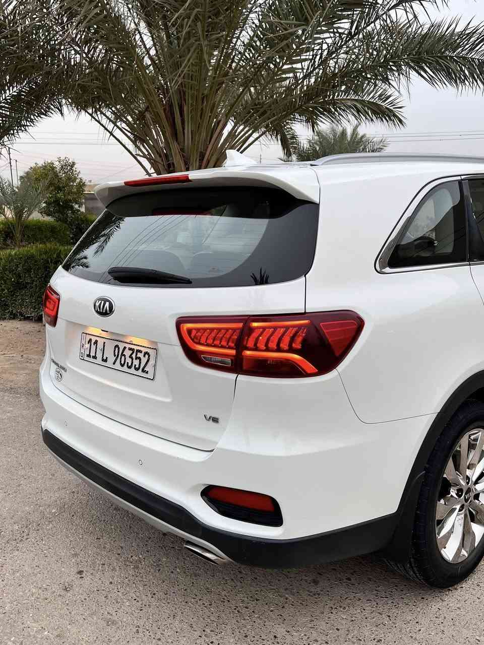 تحية طيبة 🌹🌹🌹
للبيع كيا سورنتو خليجي وكالة الدولية 
موديل 2020 بنظافه الزيرووو 
ماشيه 43 حقيقي شرط الفحص سبير منازل 
مكفولة كفاله عامه من كلشي 
المواصفات قماره حديد اريل نفكيشن جي بي إس 
محرك v6 سبعة راكب ثلاث قطع تبريد 
بصمه تشغيل ++بصمه أبواب دخول ذكي 
صندوق كهرباء كراسي كهرباء تبريد شاشه منفصل 
شاشه كار بلي ++كامره دواره 
حساسات امامي خلفي وبعد بيها مواصفات 
السيارة جديده بمعنى الكلمة على وضع الشركة 
تخم تاير جديد 
رقم بغداد باسمي شخصياً مكاني بغداد أبو غريب 
هاتف ***********
