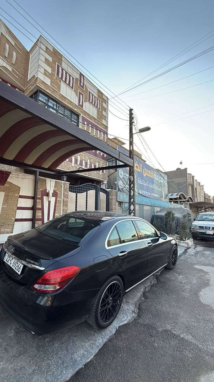 مارسدس c300 رقم بغداد 2018 للبيع
ماشيه 117 الف 
 وارد امريكي فول مواصفات حادثها جاملغ بنيد فقط 
والباقي السياره كله مكفول 
السياره جديده كلش ترايها كلش حلو صدر امامي خلفي كله جديد كامل amg بلادي مواصفات السياره 
صندوك كهرباء 
مري كهرباء 
كامره خلفيه 
رادارات اماميه وجانبيه 
سلايد 
كت amg بلادي 
وباقي مواصفات المارسدس معروفه
رقمي ***********
