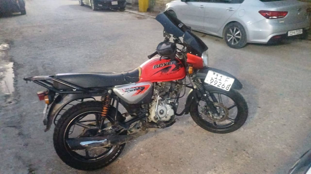 سلام عليكم 
بوكسر مديل 22 شهر 11 محسوبه على 23  مرقم بغداد تحويل ثاني يوم صينه مال 23 دراجه حلوه بس بيه نقص دوسه خلفيه و جاملغ الامامي مسحوك سن مالته فه يلعب جاملغ و نقص براغي بس تنضب دراجه مجفته تجفيت اصلي شركه قبل  سنه درجه حلوه بس هاي نقوص مال موضف صاله اكثر من سنه و نص تارك دليفري مستعجلين على بيعتها مكانها الامين الثانيه 
رقم ***********
سعر 2100 بيها مجال خادم اني
