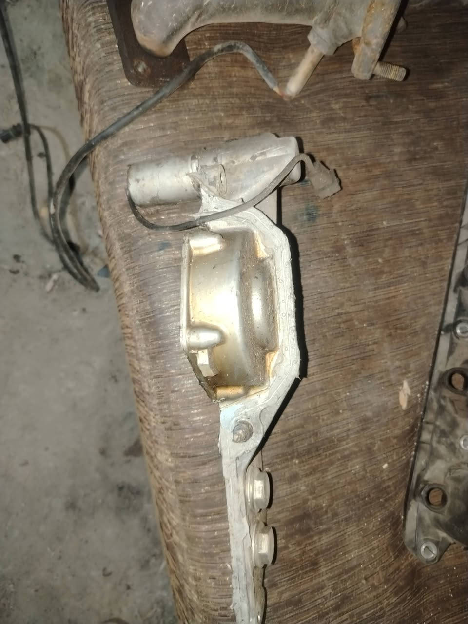 السلام عليكم عندي محرك بي ام 525 مسكر فانوس الكور مفطور السلندر نضيف والدكشنات مال 28 الكيجات مال 46. موديل 2001. مكاني بغداد     ***********
