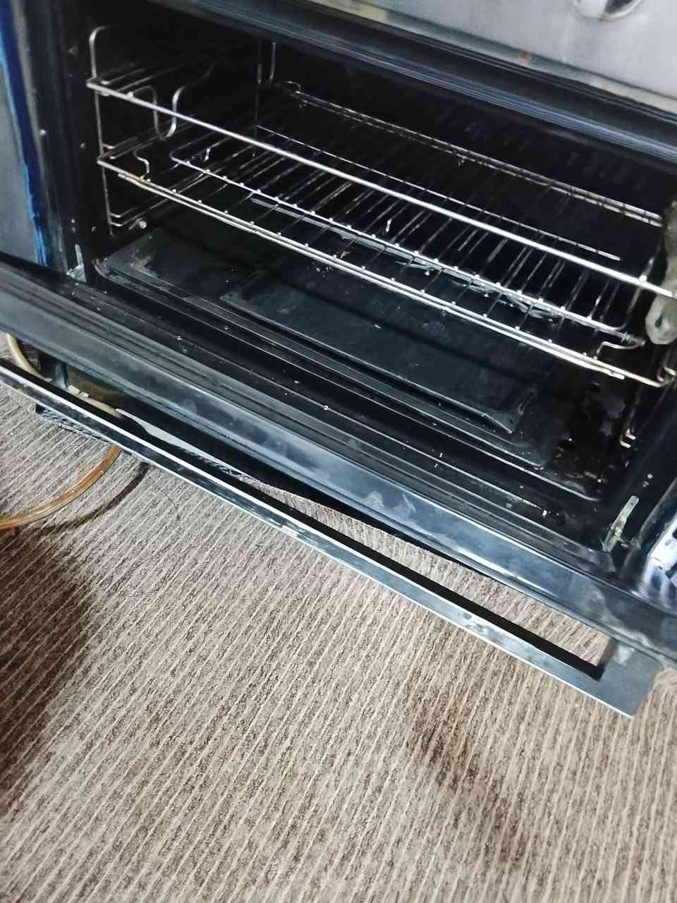 طباخ مستعمل للبيع
عيون وفرن شغال 
250 وبيه مجال 
*********** 
جمعيات 4 سايدات
