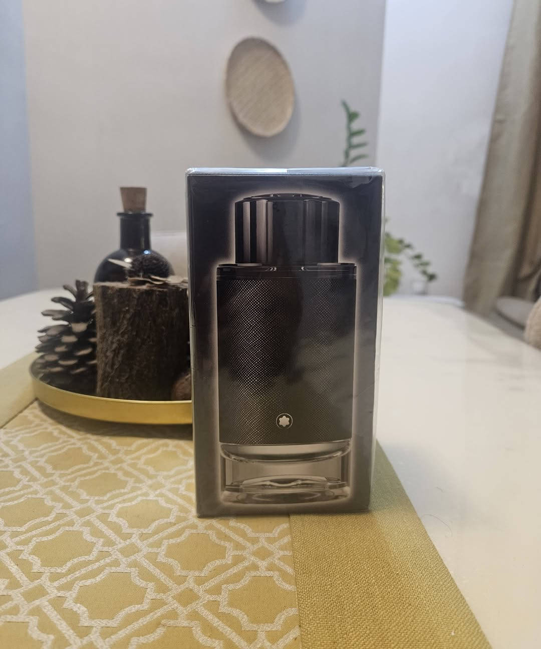 السلام عليكم
  MONTBLANC EXPLORER 200ML 
جديد غير مستخدم من السوق الحرة 
السعر 155 الف 
للتواصل *********** 
متوفر واتساب

