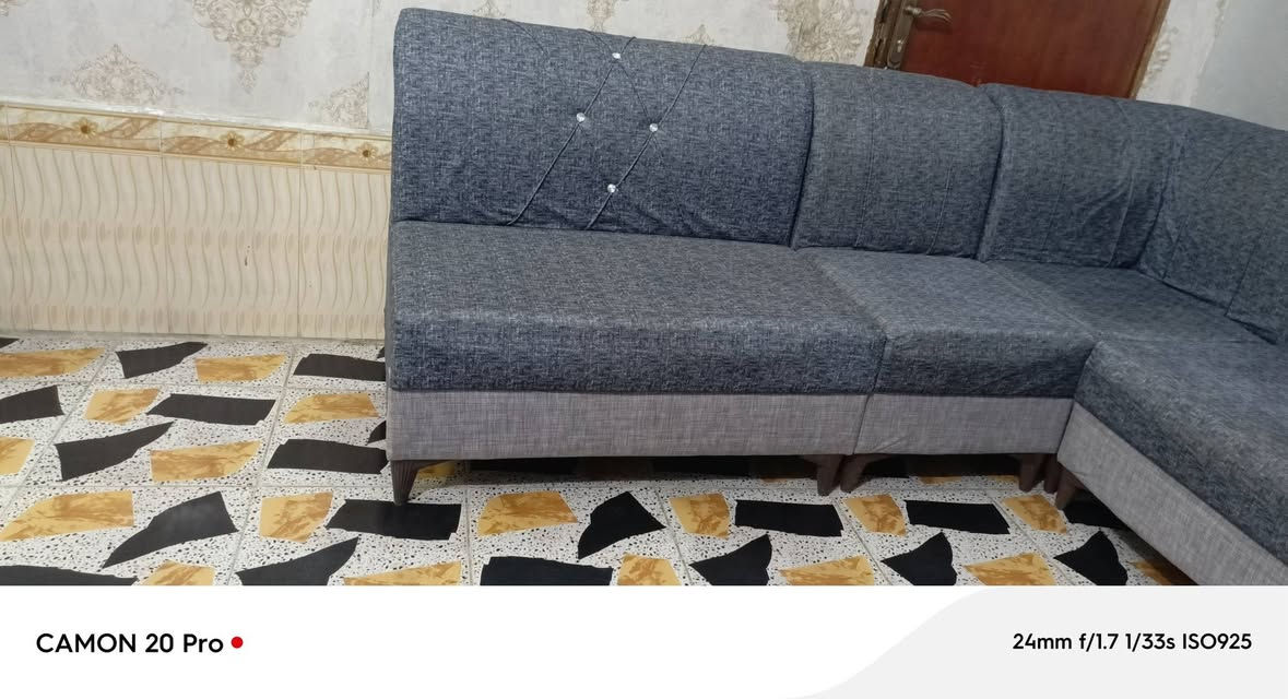 تخم ديوان تركي للبيع جديد ممستخدم هواي نضيفه نضافه مثل صوره  قاعدة خشب بلوك اسود سعر مناسب ***********شراي وتساب لو خاص تدلل
