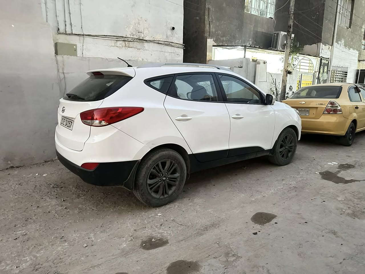 السلام عليكم توسان موديل 14
السونار كدامك واضح وجديد 
بأسمي وسنويه جديده للستفسار الاتصال ***********
عنواني بابل السعر 140 $
