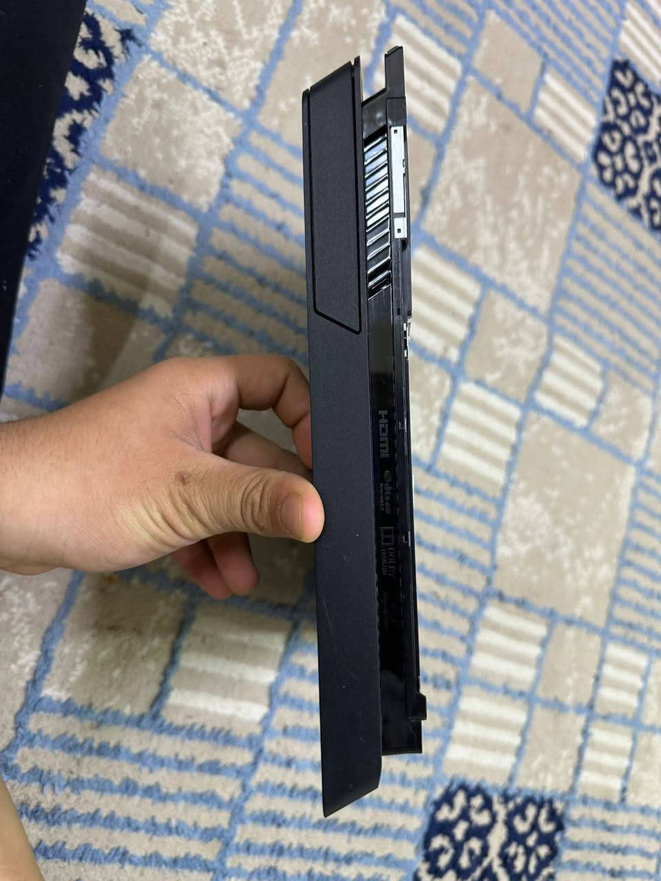 للبيع بلايستيشن 4 سعة 1 تيرابايت، نظيف جدًا واستخدام خفيف، بدون أي مشاكل.
معه يد أصلية وجميع الأسلاك.
الجهاز مفحوص ويعمل بكفاءة ممتازة.
سبب البيع: عدم الحاجة.
السعر 275 قابل للتفاوض للجادين فقط.


**إذا كنت صاحب هذا الإعلان وتريد حذفه لأي سبب، رجاءا أرسل رسالة إلى الدعم الفني**