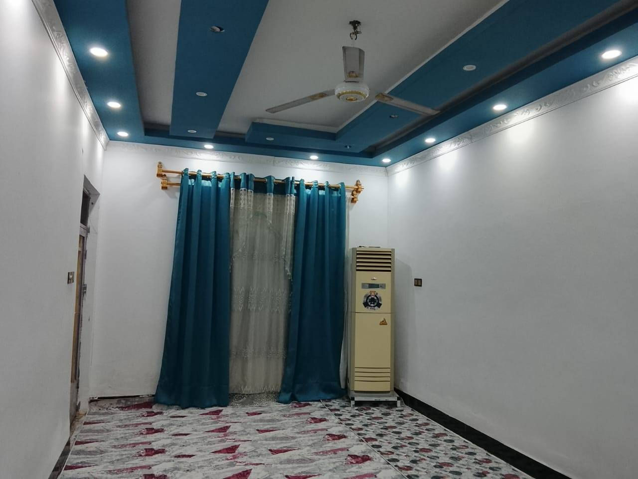 ياالله 
سلام عليكم 
الدار الببع طابو صرف مساحه 
((200)) متر طابقين جاهز السكن
الماجديه سيد جميل خلف شارع 20
طابق اول غرفتين نوم وصاله ومطبخ 
واستقبال وحمام داخلي وصحيات خارجيه 
طابق ثاني غرفتين نوم وصاله واستقبال ومطبخ وحمام داخلي وصحيات خارجيه 
البيت مسحوب علي مبادره يعني تدفع مقدمه  انته سدد 
شهريه البيت مطلوب 60 مبادره 
استفسار اتصل بل ارقام تاليه 
((***********))((***********))
اخوكم أبو عراق....
