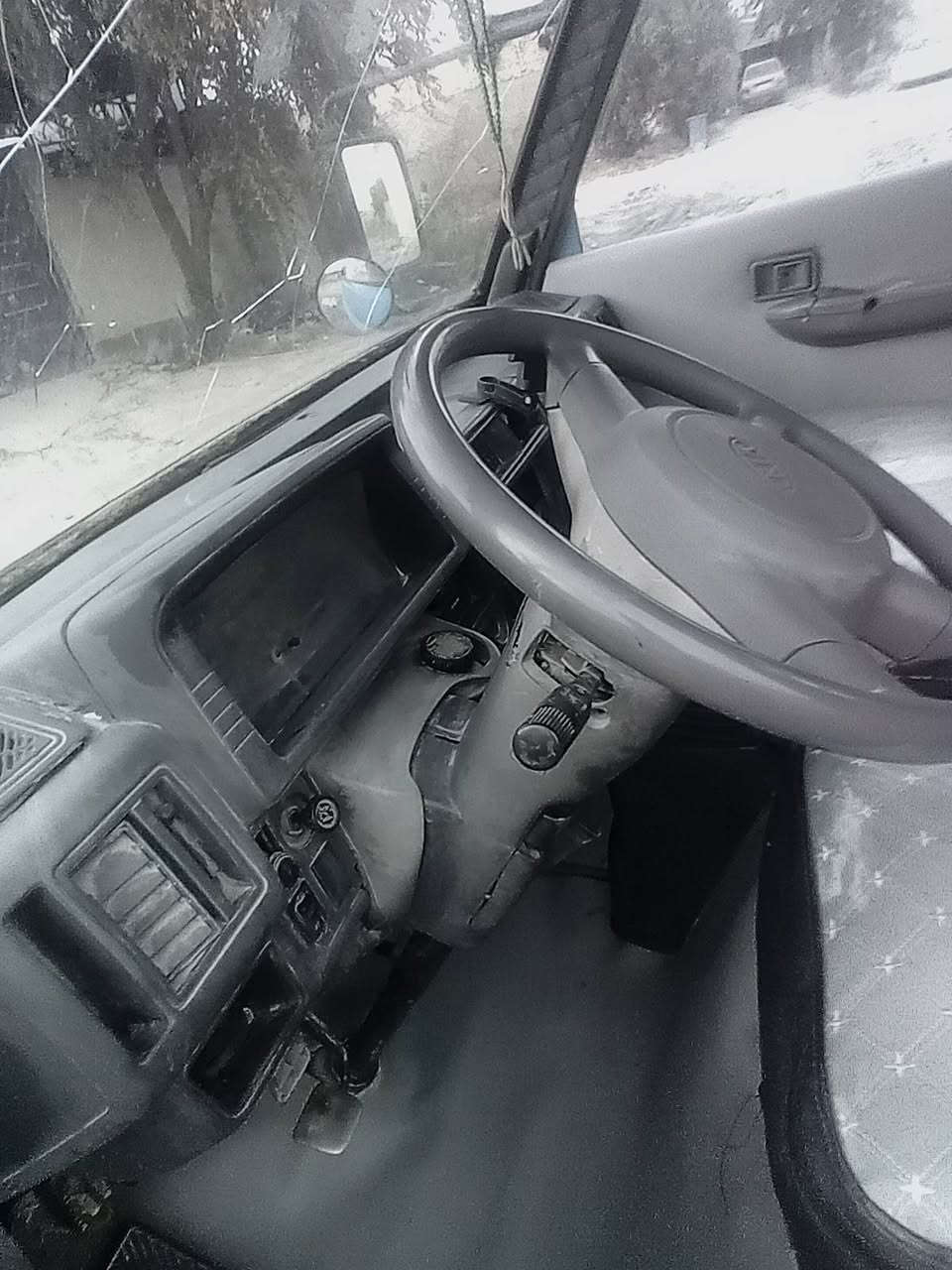 سلام عليكم عندي كيا حمل ٩٤ محرك يبخر قليل   رقم انكليزي بغداد بسمي  ٤٠ وبيها مجال ***********
