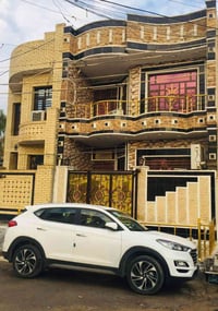 وبركاته الدار للبيع  المكان حي الجامعة  محلة 633 المساحة 80 متر الواجة...