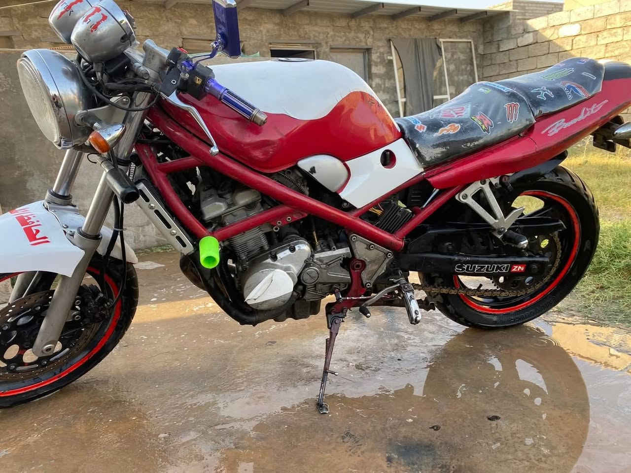 سلام عليكم 
مطور لبيع
نوع  باندة ياباني محرك 250 ربع 
 4 سلندر  و4كبرترات محرك لا دخن لا صرف شقال نكرة 
كهربائيات كلهة شقالة سرعة 180 
مطور نضيف بدوان اوراق بس مكاتبة 
السعر 700 بي مجال او مراوس 
***********
مكان صلاح الدين شرقاط
