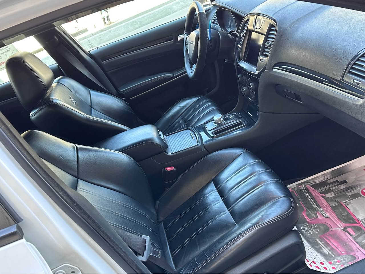 سلام عليكم 
كرايسلر 2019 للبيع بيع فقط 
موصفات s دون فتحة السقف 
حادثها بابتين جهة السايق ومبدلات بنفس اللون اصليات وربع الجاملغ صبغ بدون ايرباك 
دعامية اماميه محدثه srt
ماشيه 135 الف كيلو 
ملاحظة * الويل هذا مو وياها الويل الاصلي مالتها موجود حجم 20 ابو العنكبوت 
كلشي واضح بالصور واي استفسار ***********
مكاني بغداد الاعظمية 
السعر 250 ورقه $ بغداد, العراق
