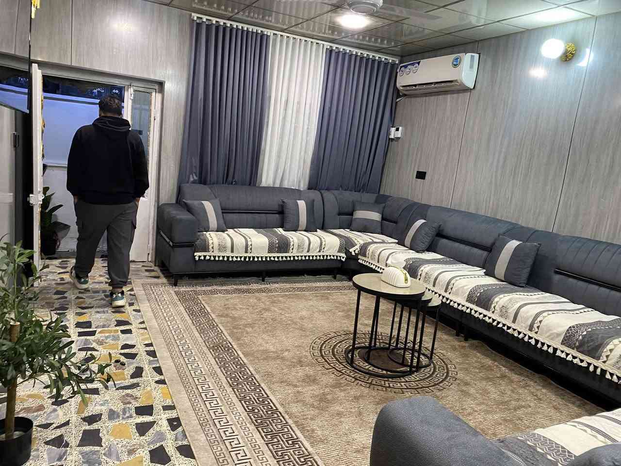 للبيع في مدينة الصدر قطاع 55بظهر الإطفاء مال شارع الداخل قاط ونص سعر 120 وبيهة مجال
***********
