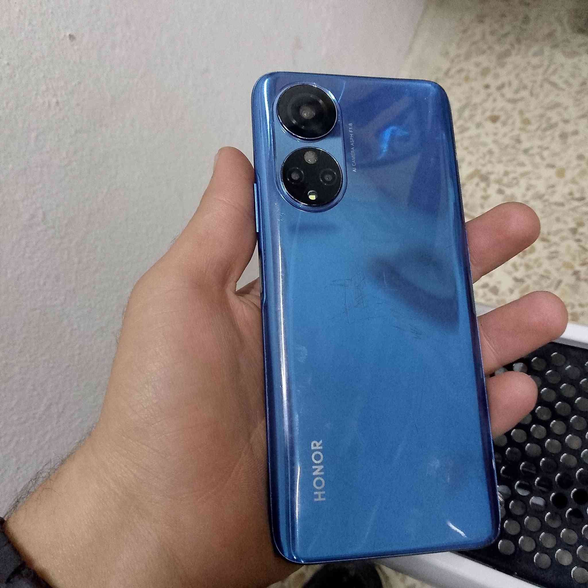 هونر x7 ذاكره 128 رام 6جهاز شغال فول فقط مبدل بطاريه وكاله رقمي ***********
