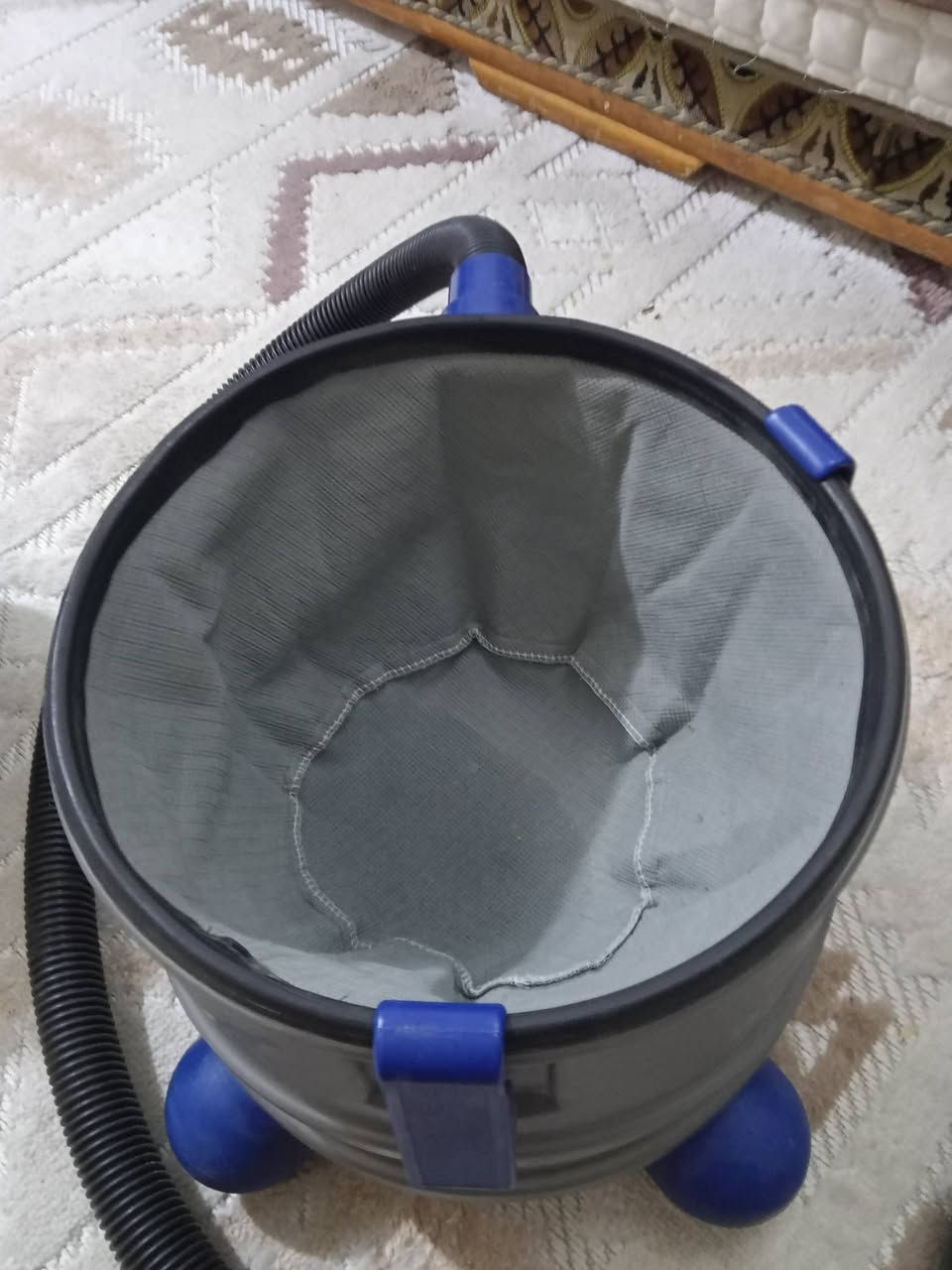 مكنسة كهربائية للبيع نظيفة استخدام جداً قليل 
مكنسة ام الفلترين والواير طوله 5 م
السعر 75 وبيها مجال بسيط


**إذا كنت صاحب هذا الإعلان وتريد حذفه لأي سبب، رجاءا أرسل رسالة إلى الدعم الفني**